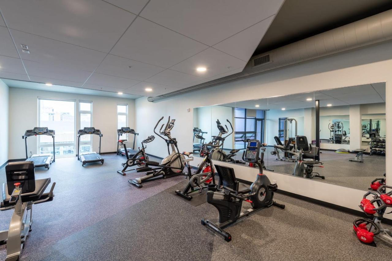 Flexhome Skywalk To Fiserv U4 With Rooftop, Gym, And Parking Milwaukee Luaran gambar