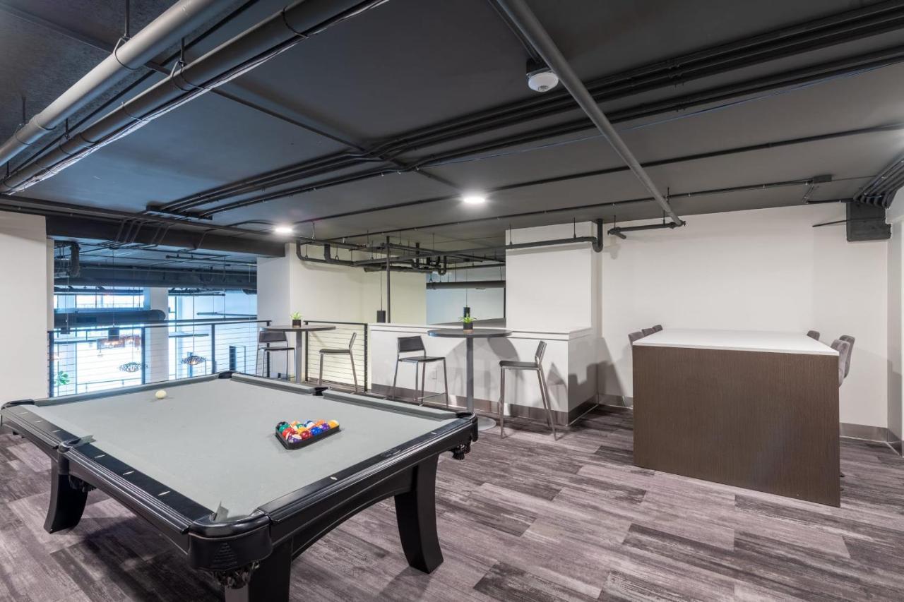 Flexhome Skywalk To Fiserv U4 With Rooftop, Gym, And Parking Milwaukee Luaran gambar