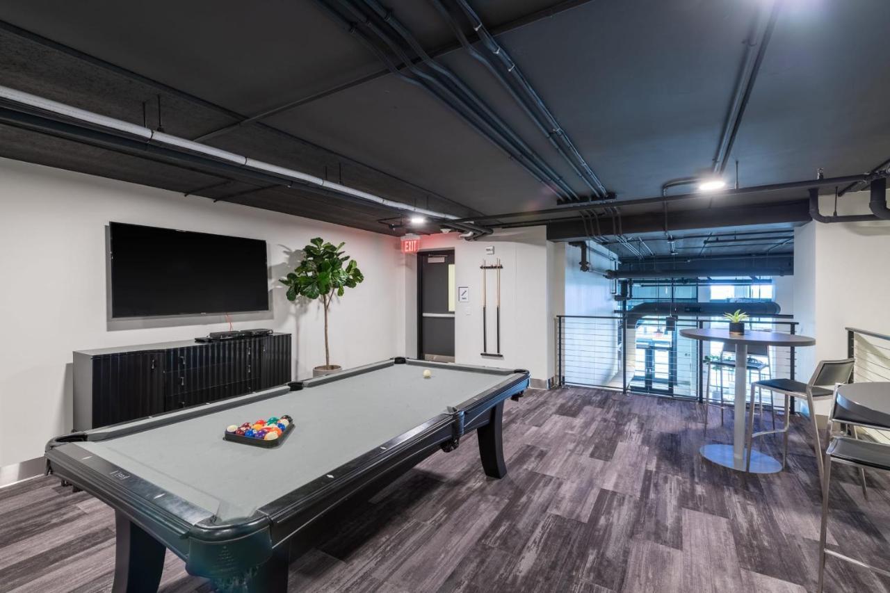 Flexhome Skywalk To Fiserv U4 With Rooftop, Gym, And Parking Milwaukee Luaran gambar