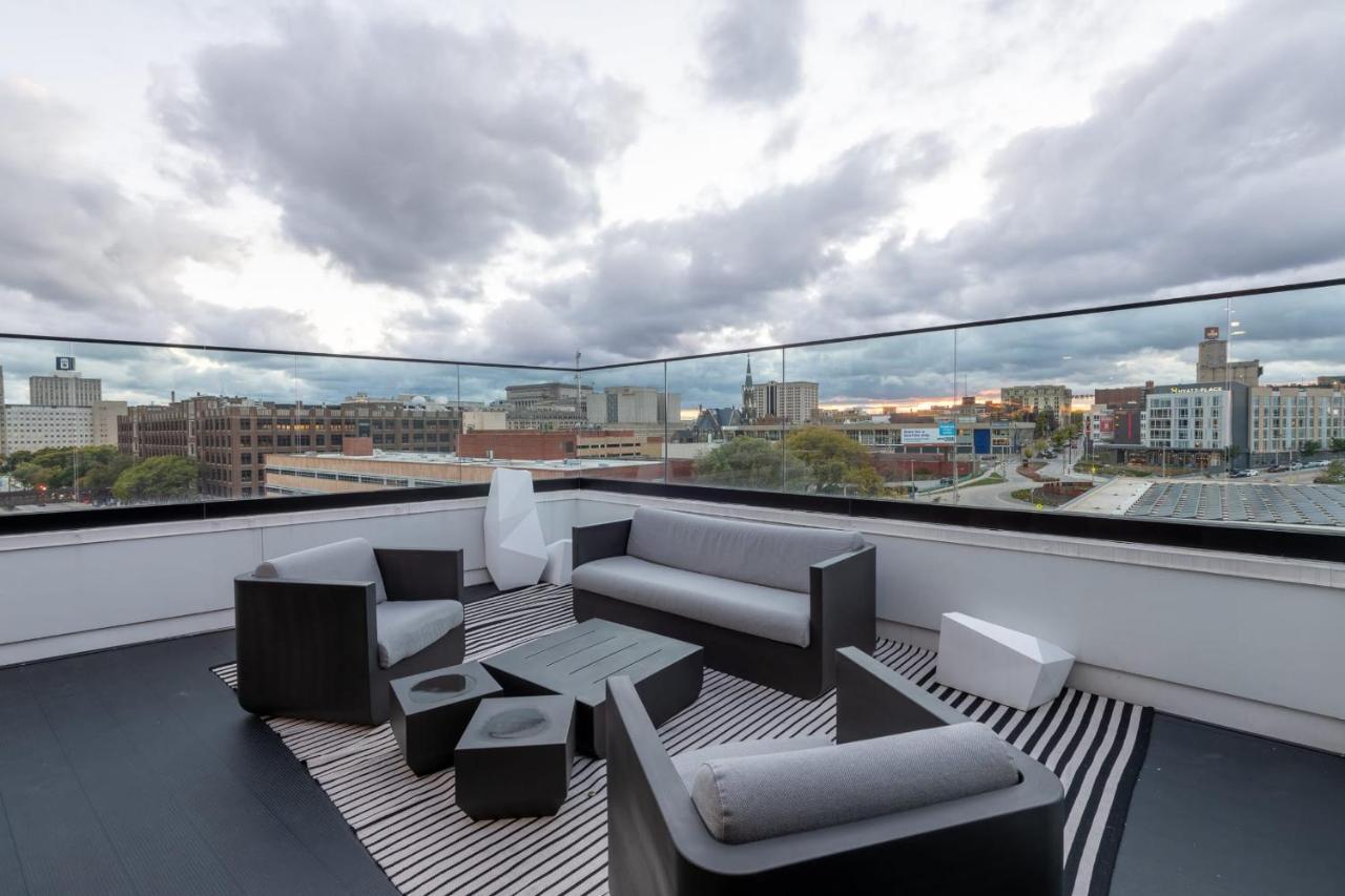 Flexhome Skywalk To Fiserv U4 With Rooftop, Gym, And Parking Milwaukee Luaran gambar