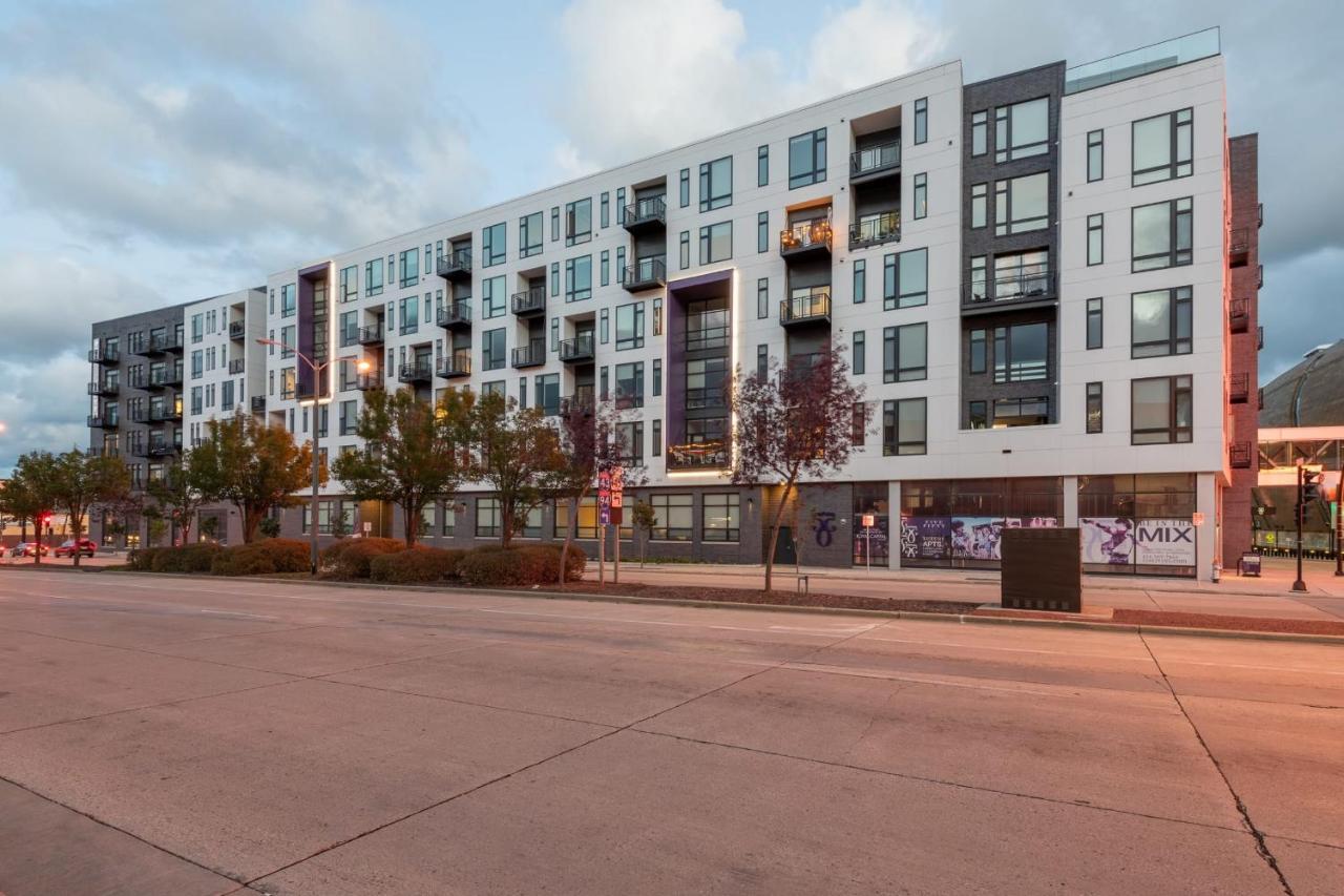 Flexhome Skywalk To Fiserv U4 With Rooftop, Gym, And Parking Milwaukee Luaran gambar