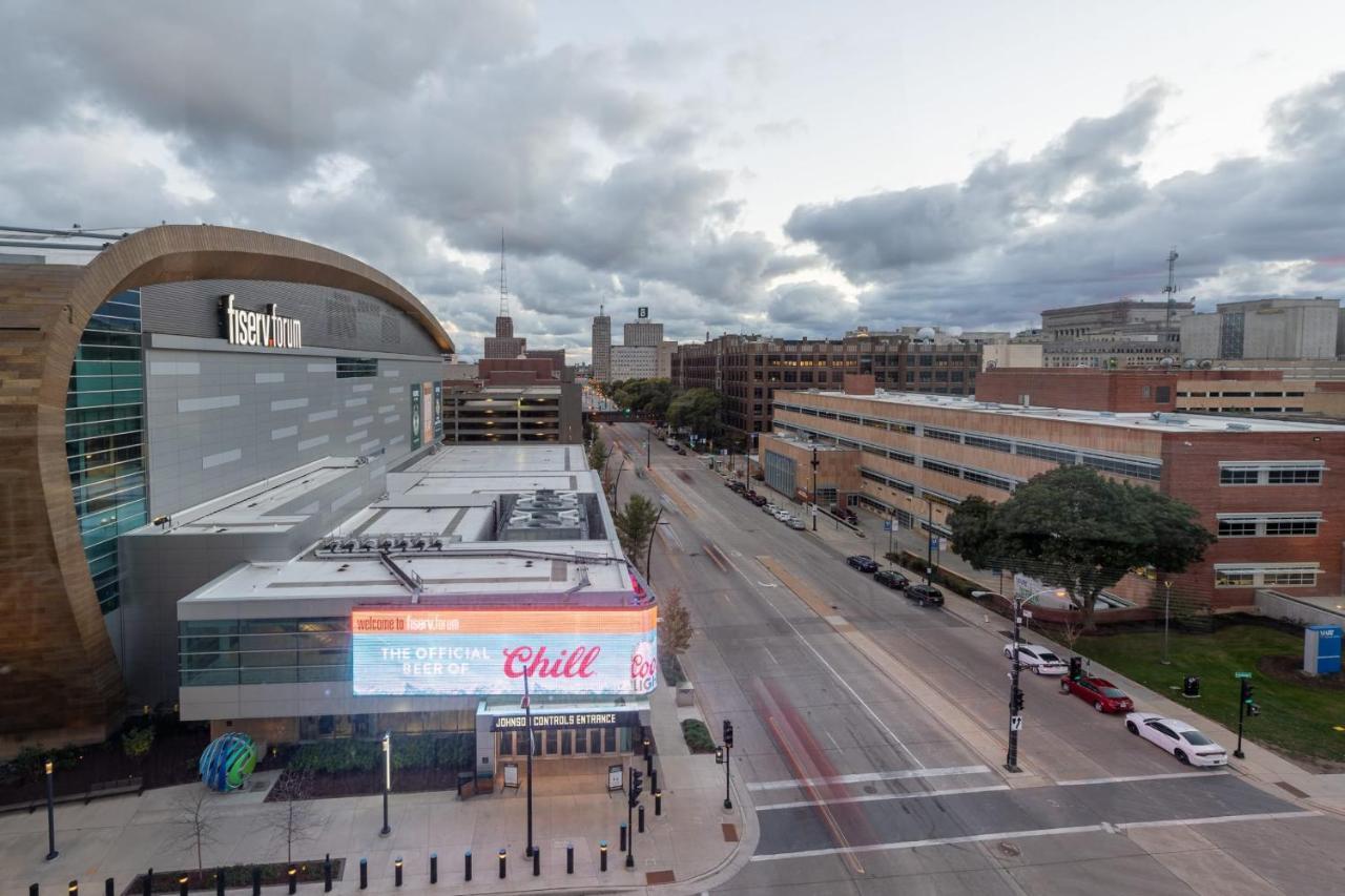 Flexhome Skywalk To Fiserv U4 With Rooftop, Gym, And Parking Milwaukee Luaran gambar
