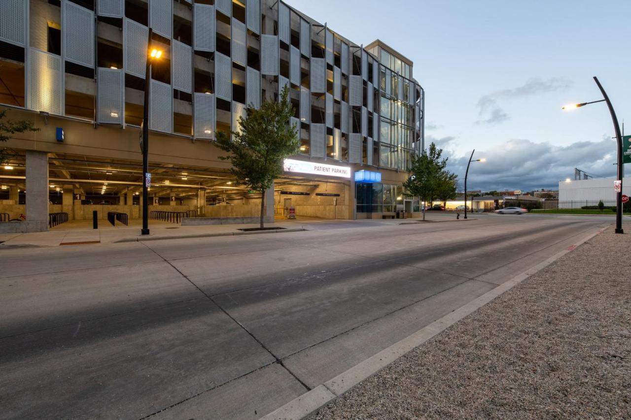 Flexhome Skywalk To Fiserv U4 With Rooftop, Gym, And Parking Milwaukee Luaran gambar