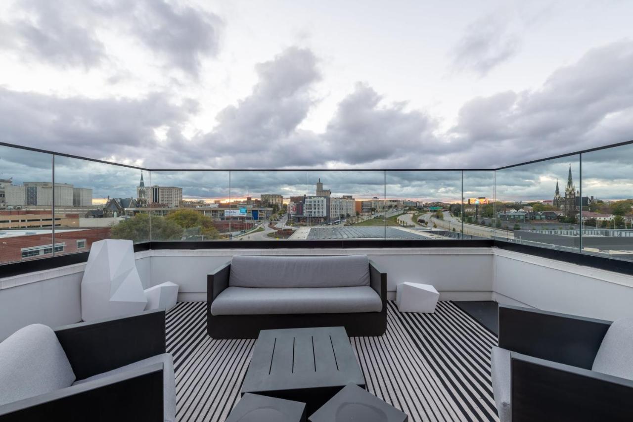 Flexhome Skywalk To Fiserv U4 With Rooftop, Gym, And Parking Milwaukee Luaran gambar