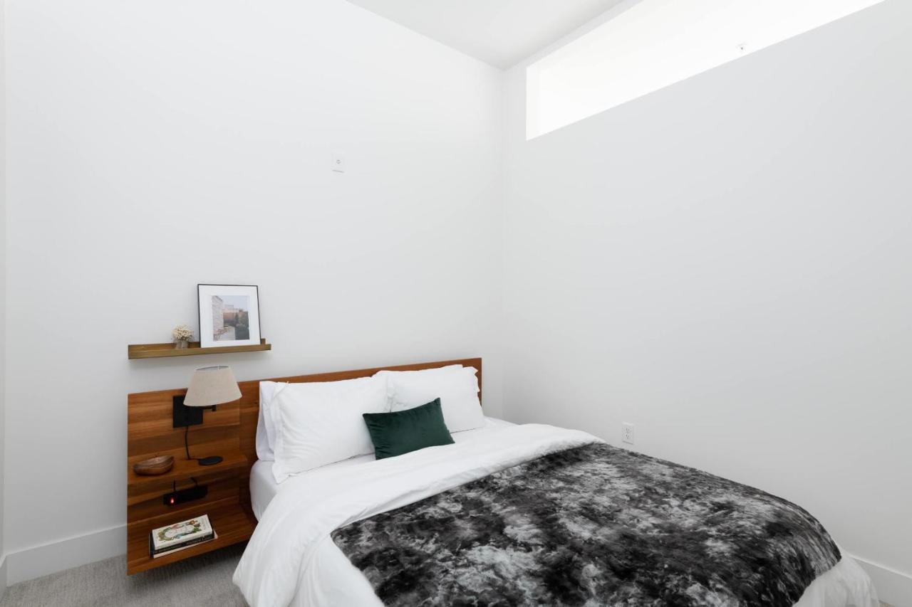 Flexhome Skywalk To Fiserv U4 With Rooftop, Gym, And Parking Milwaukee Luaran gambar